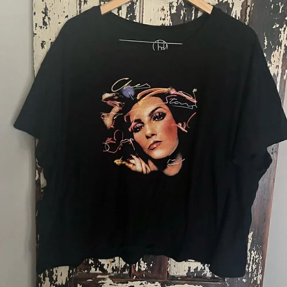 Women’s oversized Cher crop top size 4X.